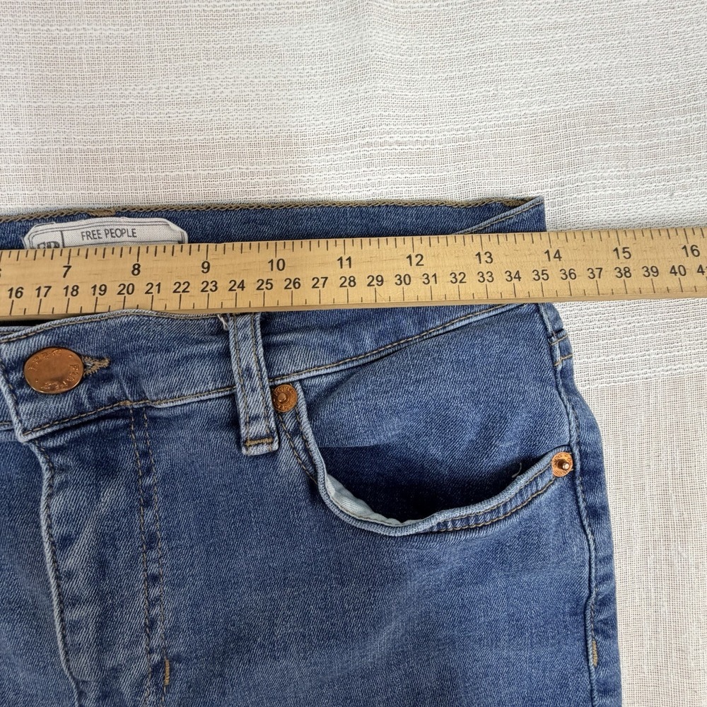 Free People Distressed Frayed Women's Ankle Jeans Sz 29 Ripped Knee Raw Hem - Picture 4 of 8